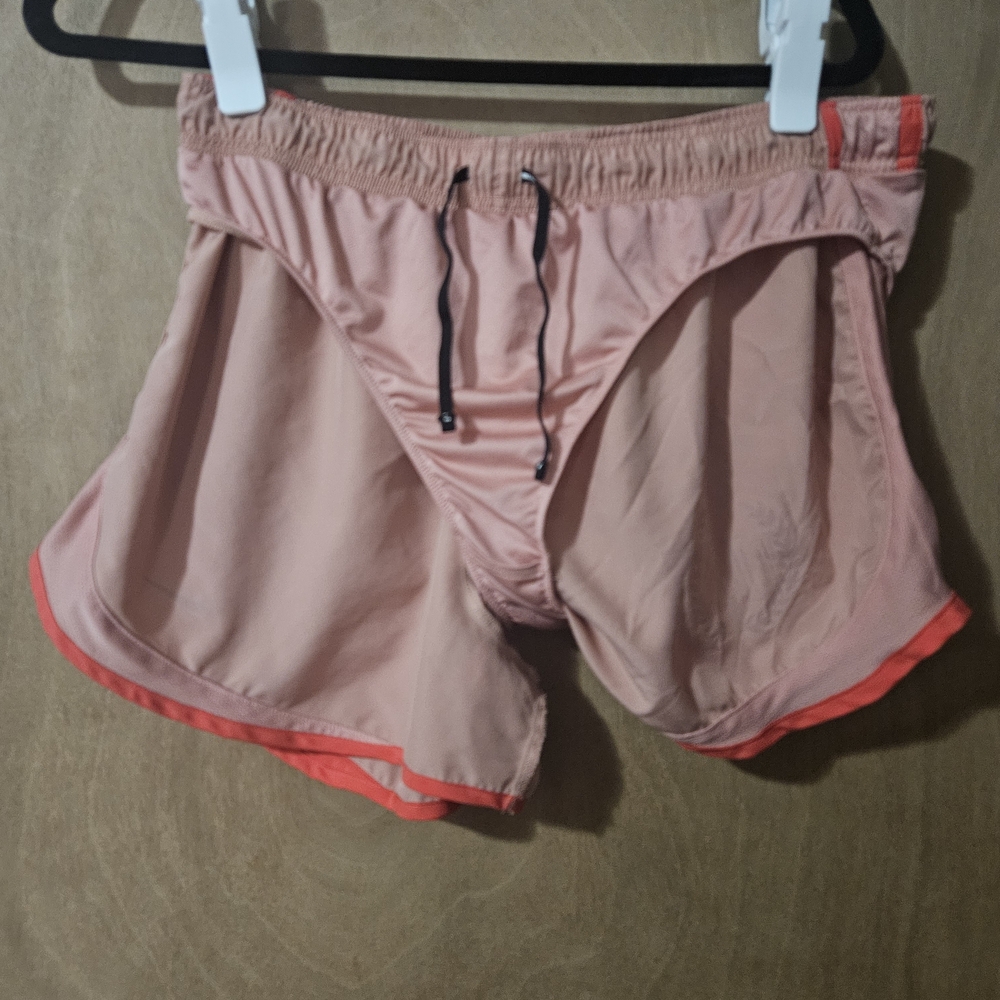 50% Off 2 Items!🦇 Lot A Nike Women's Pink Shorts - Picture 4 of 8
